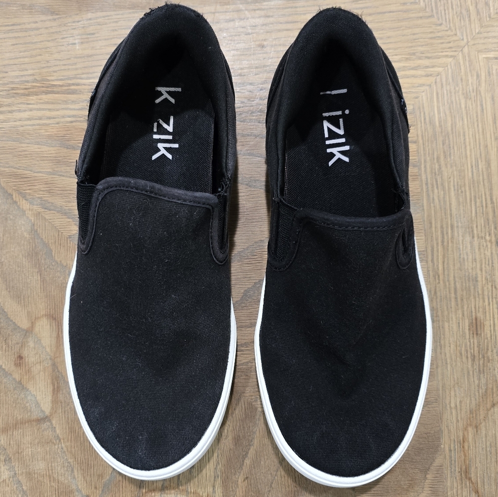 KIZIK Venice Black Slip-ons Men's 7.5 Women's 9